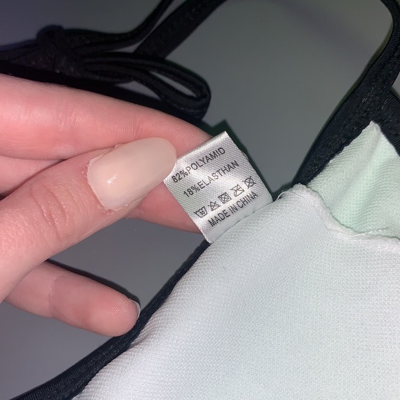 🚨🔜🚨Green and black bikini top - Picture 4 of 6